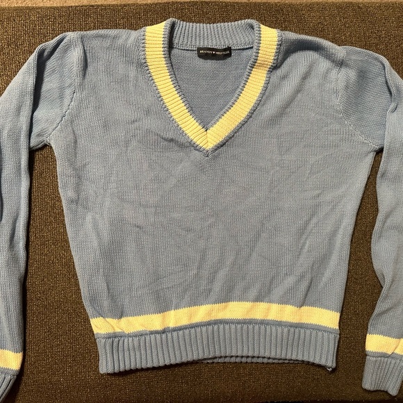 Brandy Melville: Sweater Leigh V Neck Sweater - Picture 1 of 2